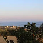Manolia *