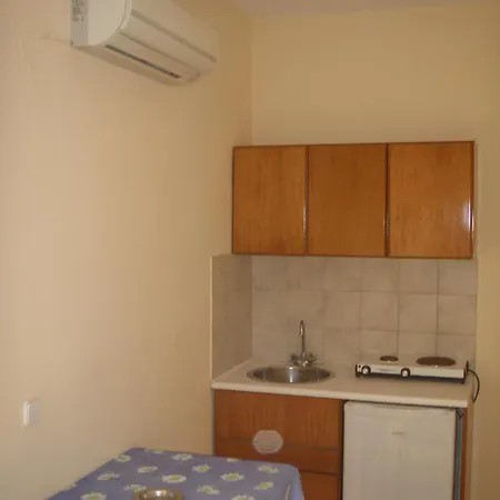 Apartment Manolia *
