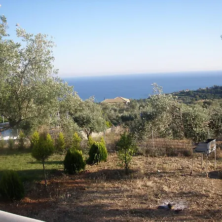 Manolia Apartment *