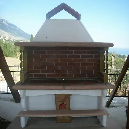 Manolia Trapezaki (Kefalonia)
