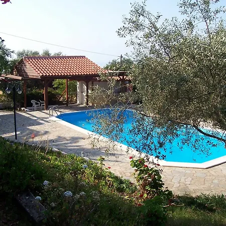 Manolia * Trapezaki (Kefalonia)