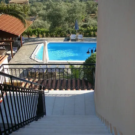 Manolia Trapezaki (Kefalonia)